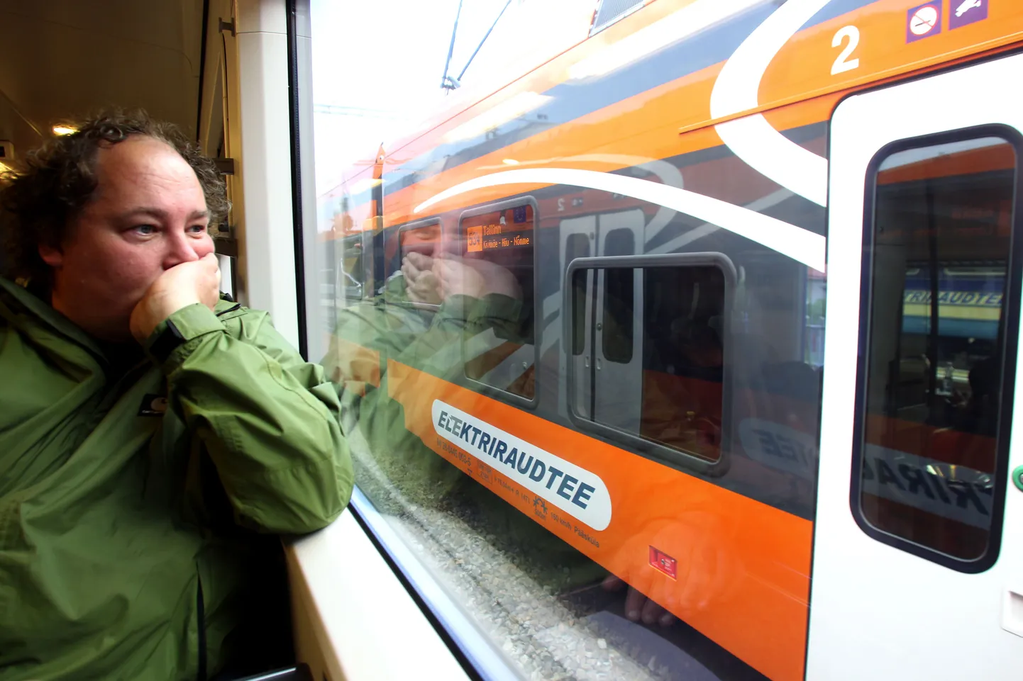 Uus elektrirong ei taga veel mugavat sõiduvõimalust.