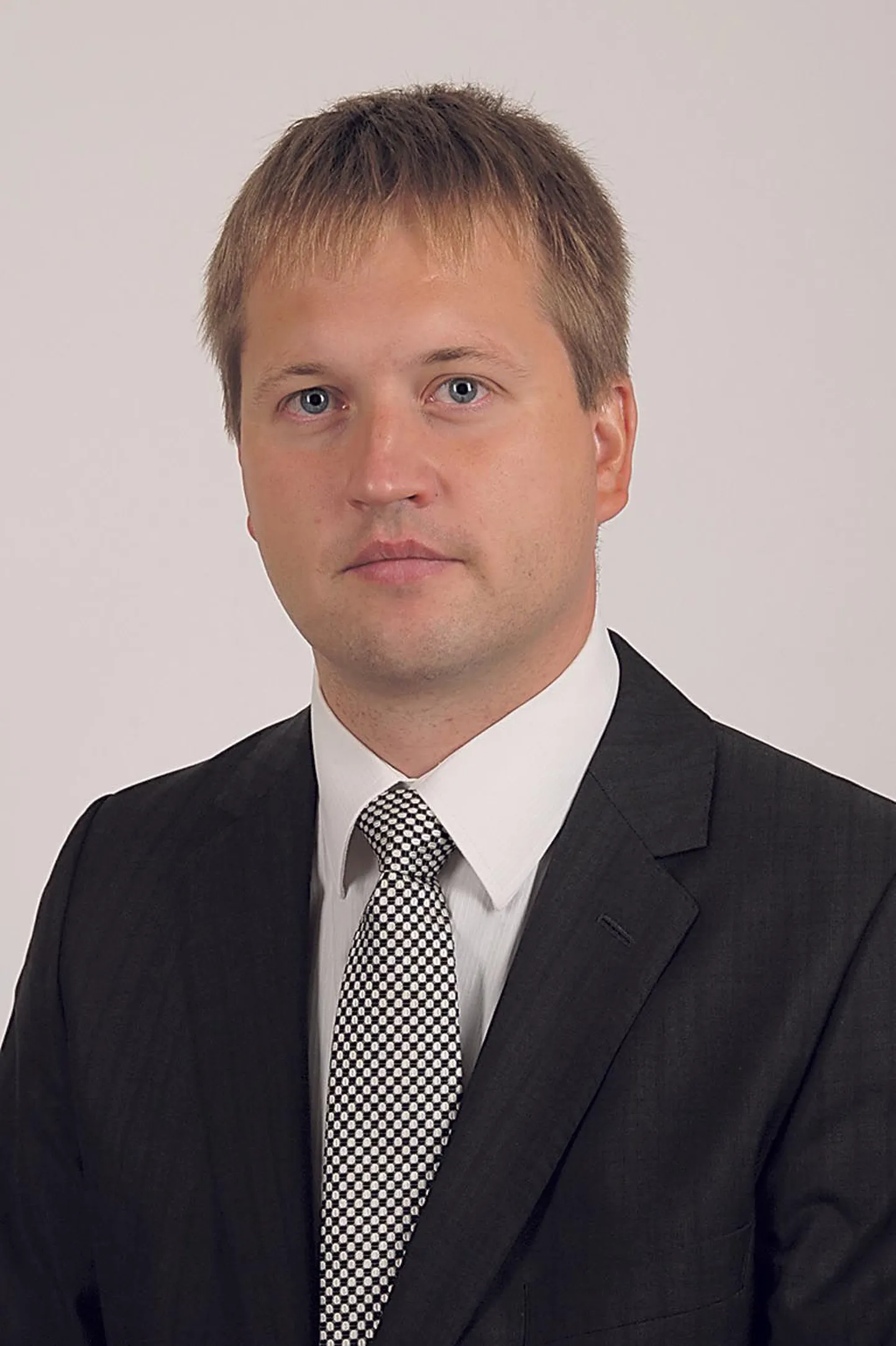 Taavi Laur.