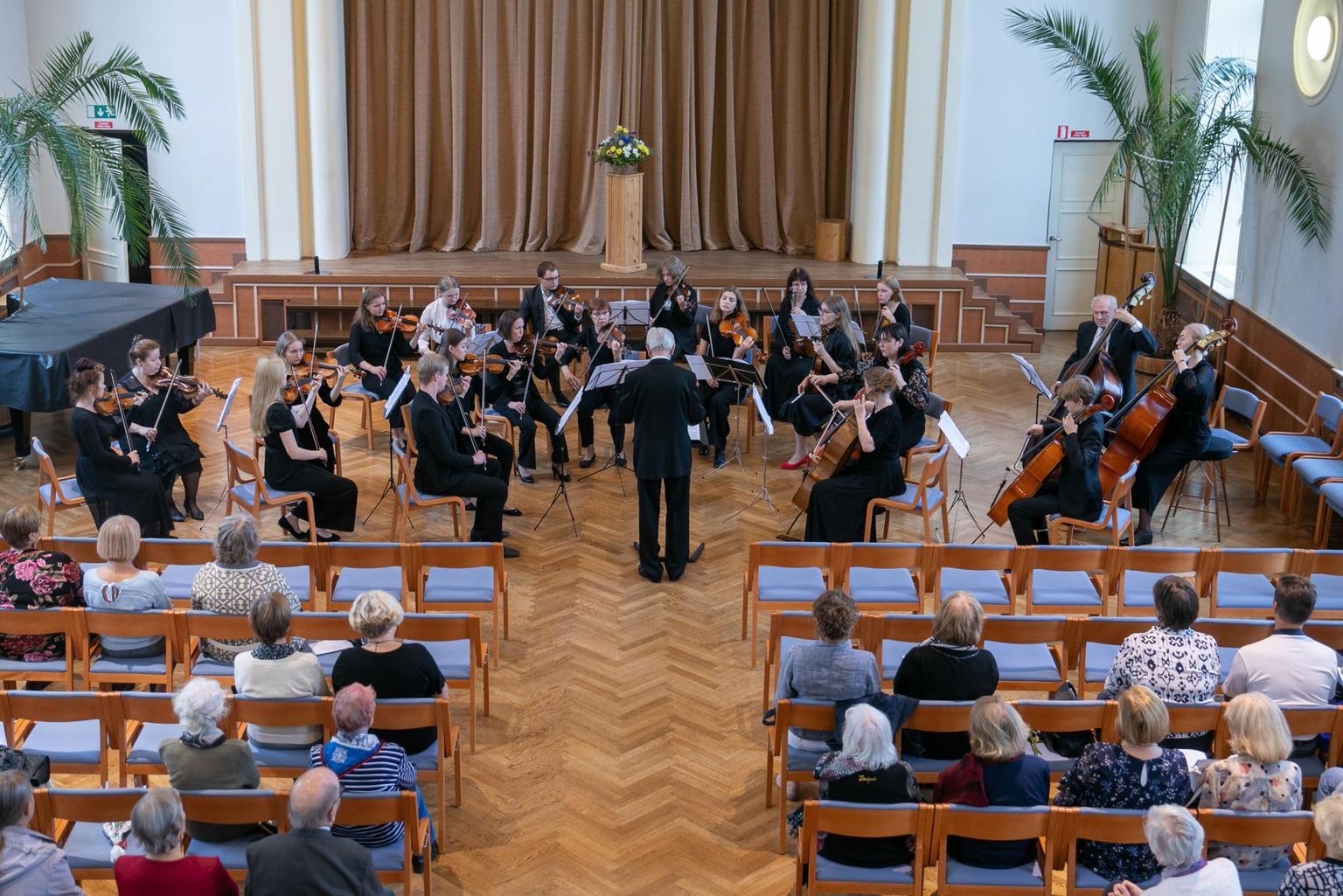 Virumaa Kammerorkester andis kauni kontserdi Rakvere gümnaasiumi aulas.