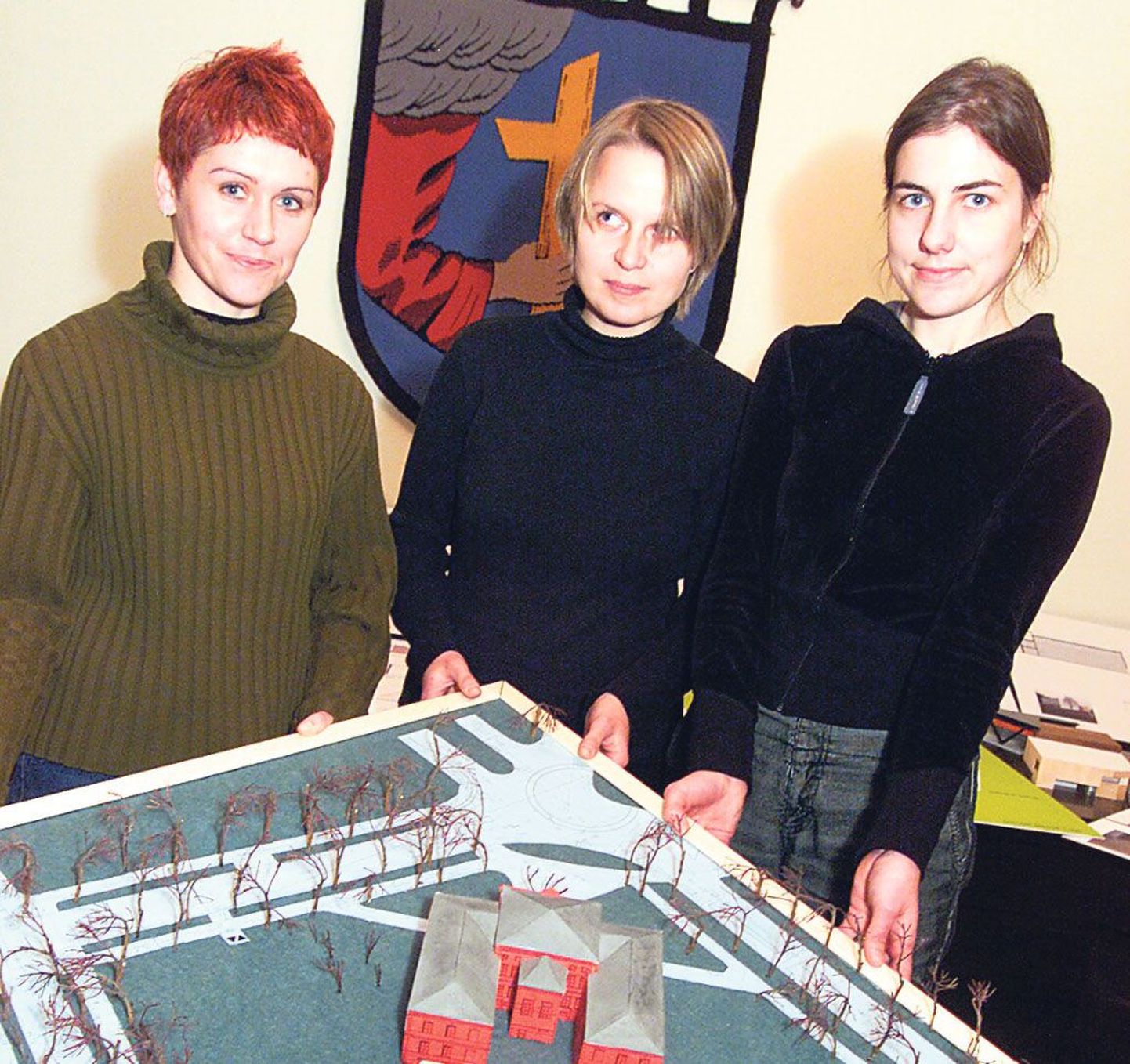 Kesklinna koolide võimla projekteerinud arhitektid Siiri Vallner (paremal), Katrin Koov ja Kaire Nõmm.