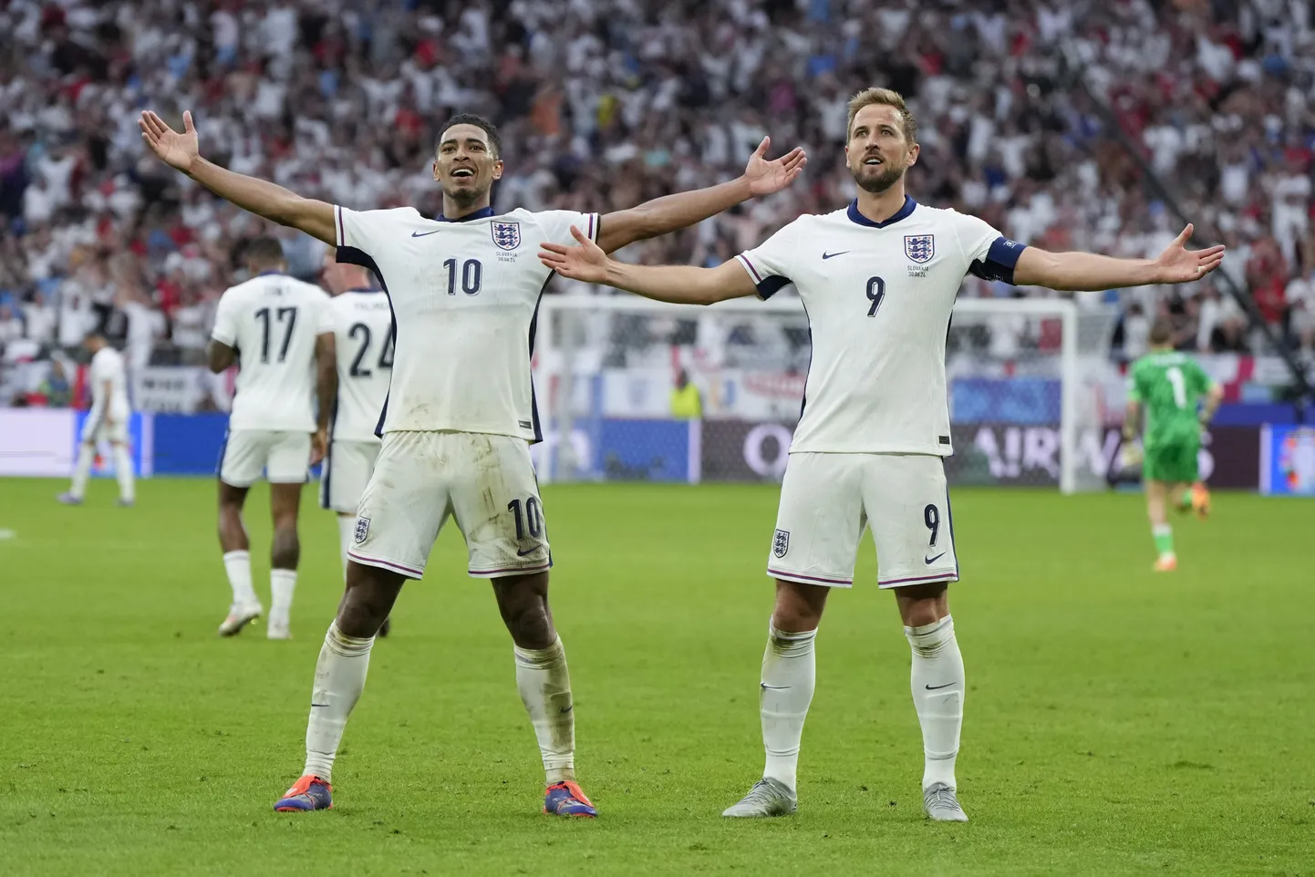 Jude Bellingham (vasakpoolne) ja Harry Kane.