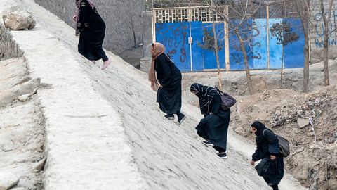 TALIBANI IKKES ⟩ Lääneriigid on jätnud Afganistani naised loodetud abita