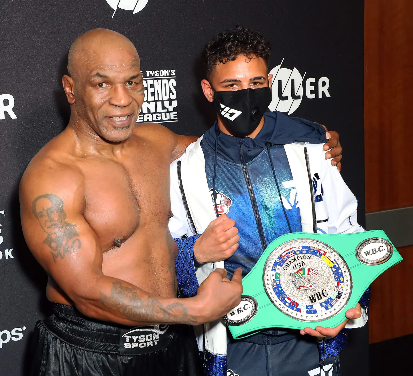 Mike Tyson (vasakul) ja Jamaine Ortiz.