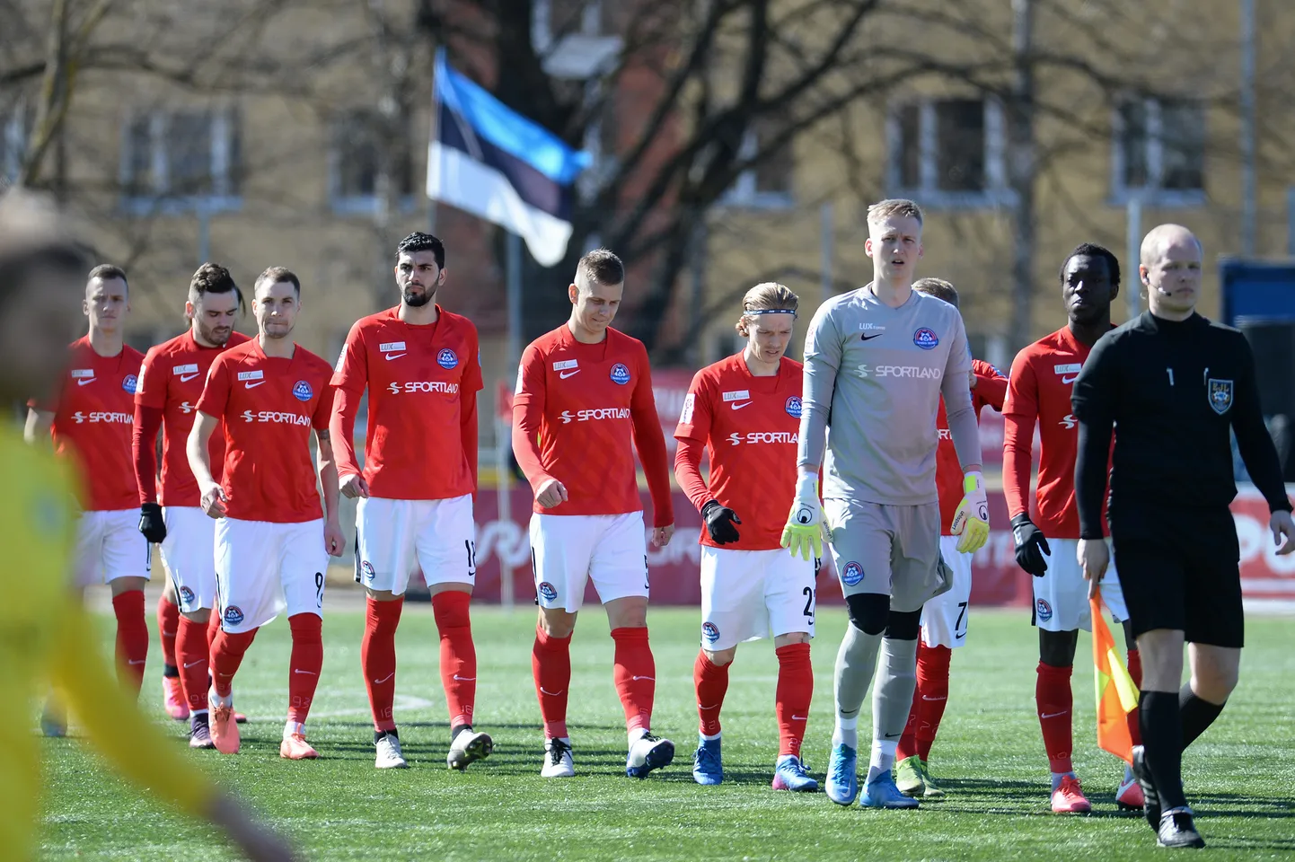 Kuressaare vastu hulganisti imetõrjeid teinud Richard Aland (hallis vormis) sai kirja nullimängu ja aitas Transil teenida kolm võidupunkti.