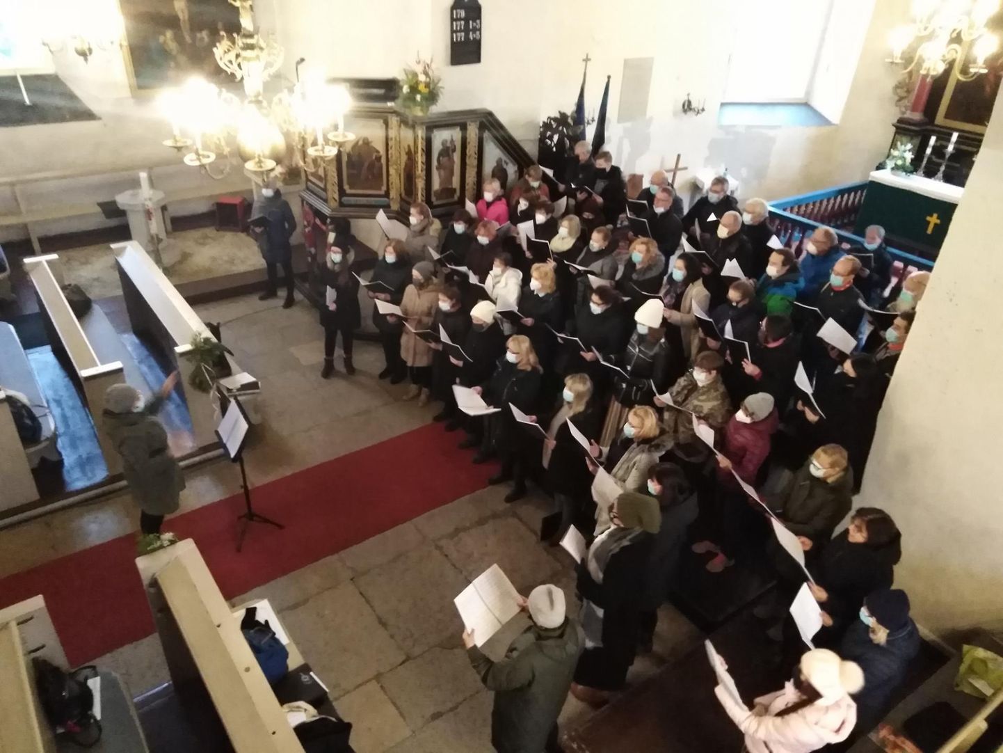 Kammerkoor Solare ja Lehtse Kammerkoor lihvivad “Messa di Gloria” ettekannet Rakvere Kolmainu kirikus.