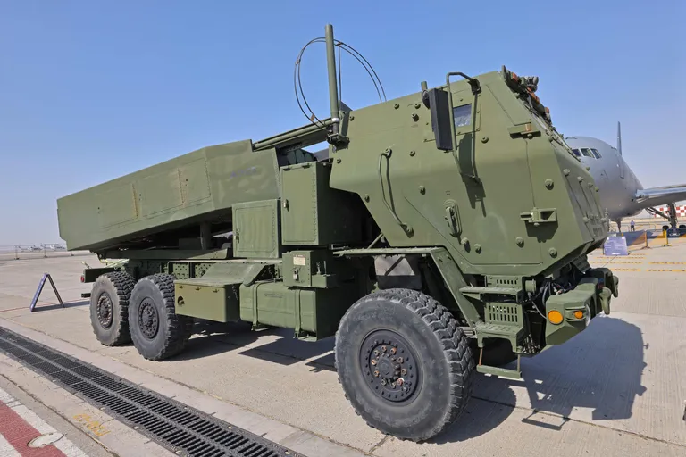 USA M142 HIMARS raketiheitja.