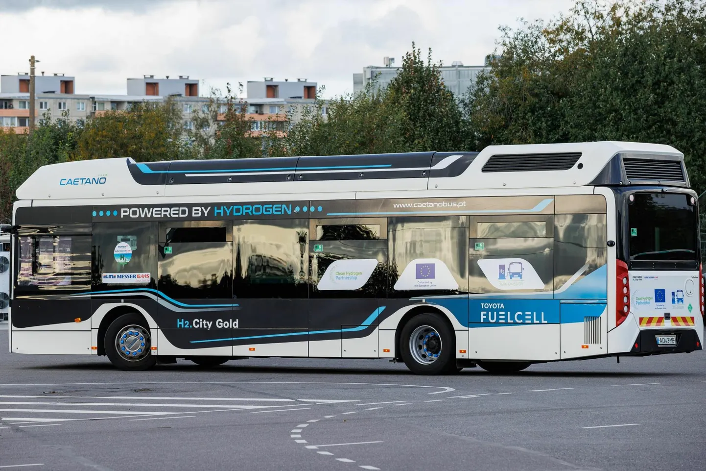 Neljapäeval saavad huvilised Pärnus tutvuda vesiniku jõul sõitva bussiga.