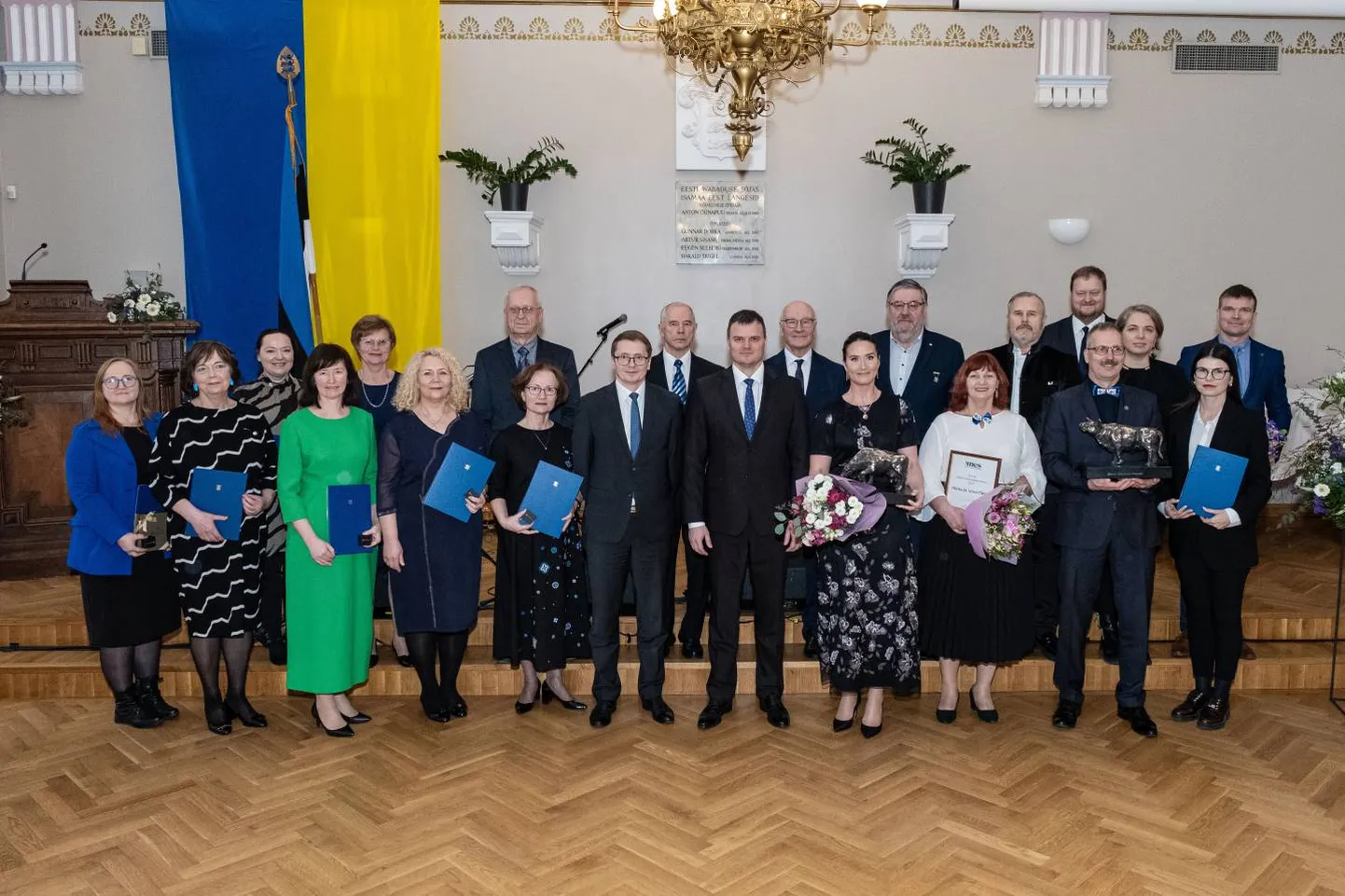 Kokku tunnustati teenetemärkidega 20 inimest, neist 18 hõbedase ja kahte kuldse teenetemärgiga.