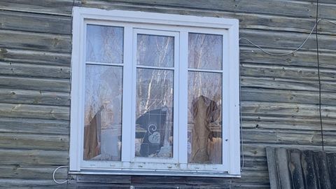 Окна квартиры в эстонском поселке были разбиты топором: «Дети так напуганы случившимся, что боятся выходить на улицу»