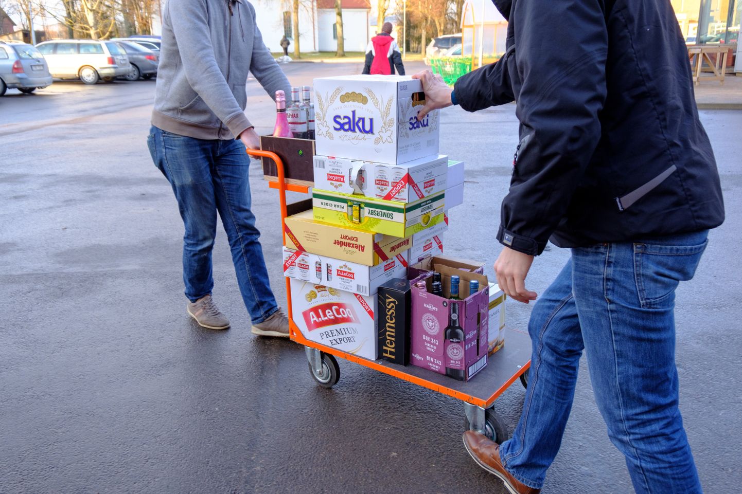 Bloombergi sõnul on Läti naaberriikide alkoholiaktsiisi tõusust võitnud.