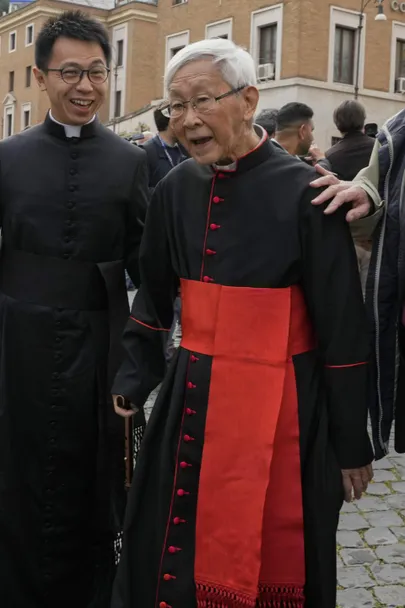 Kardinal Zen Ze-Kiun konklaavi eel Vatikanis.