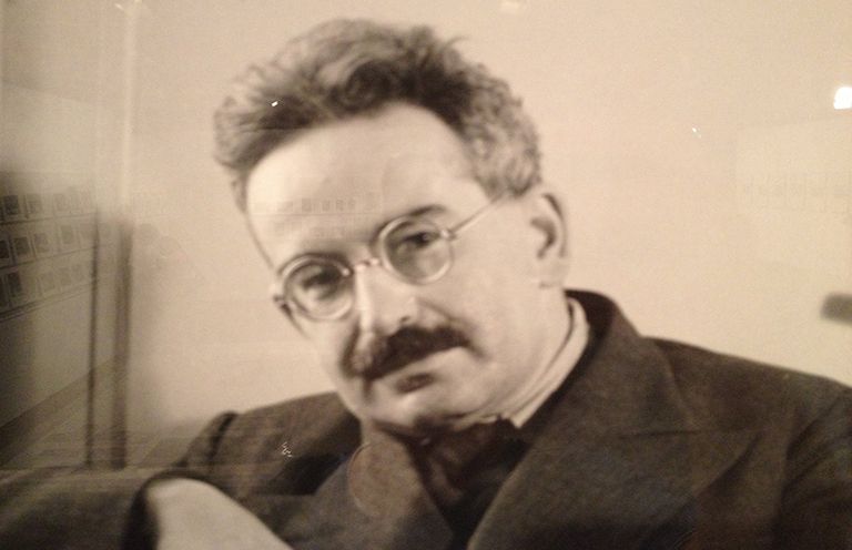 Ebreju izcelsmes vācu literatūrkritiķis, esejists, tulkotājs un filozofs Valters  Benjamins (1892-1940)