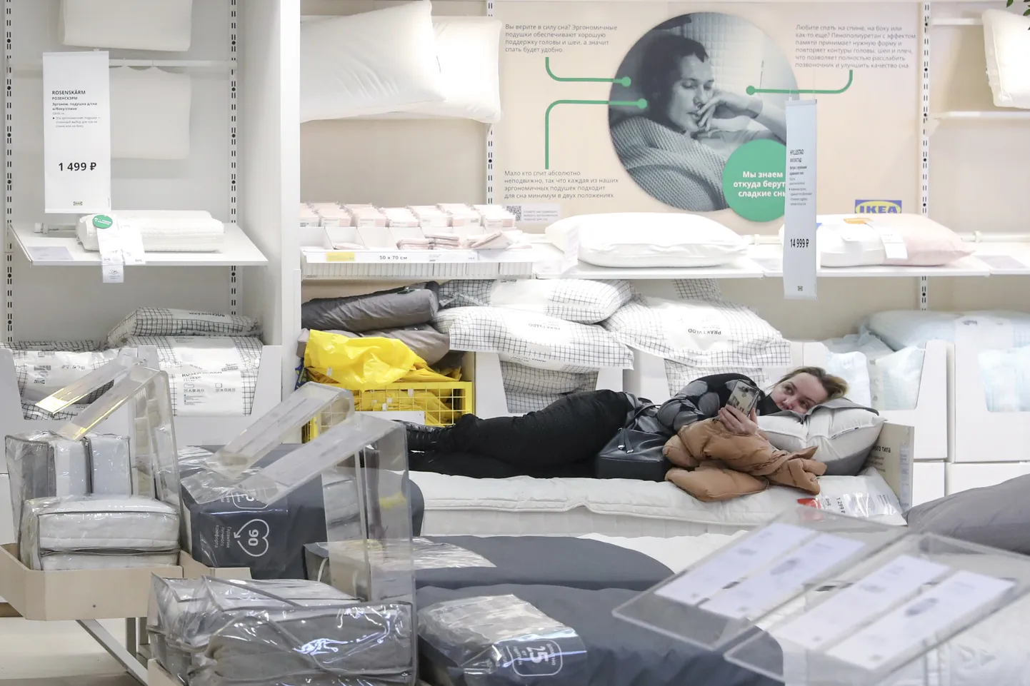 Klient pikutamas Moskva IKEA kaubamajas.