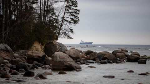 Ohtlike naftasaaduste ümberpumpamine on kolimas Tallinna lahte