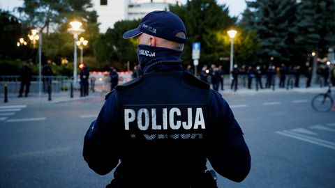 Polija deportē 11 cilvēkus par Krievijas finansētu protesta akciju organizēšanu
