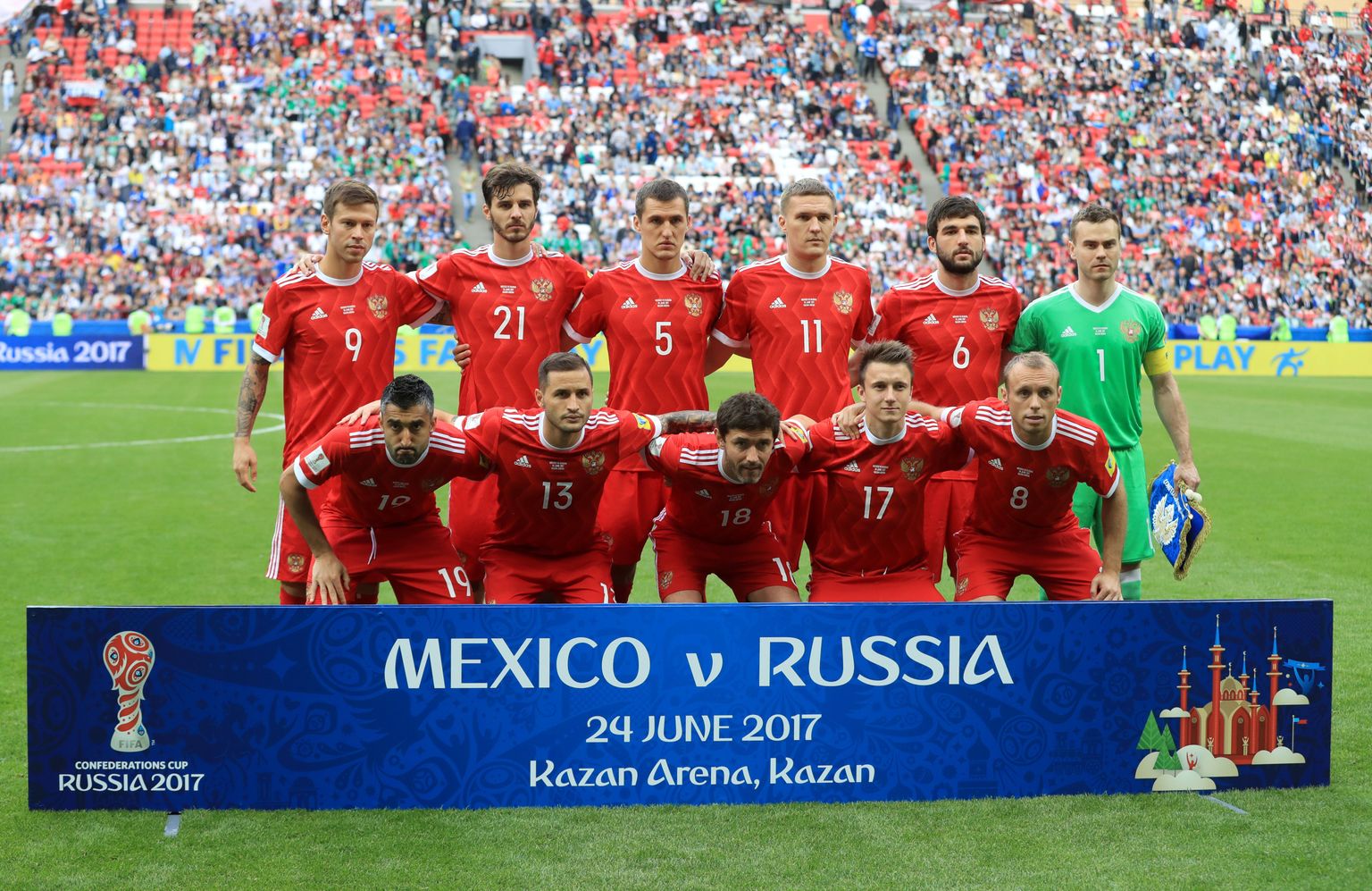 Inglismaa ajalehes The Mail on Sunday esitatud väite kohaselt on kõik 23 Venemaa jalgpallikoondise koosseisus 2014. aasta MMil osalenud mängijat dopingutarvitamise kahtlusega. Fotol on Venemaa meeskond enne maailmajagude karikaturniiri mängu Mehhikoga.