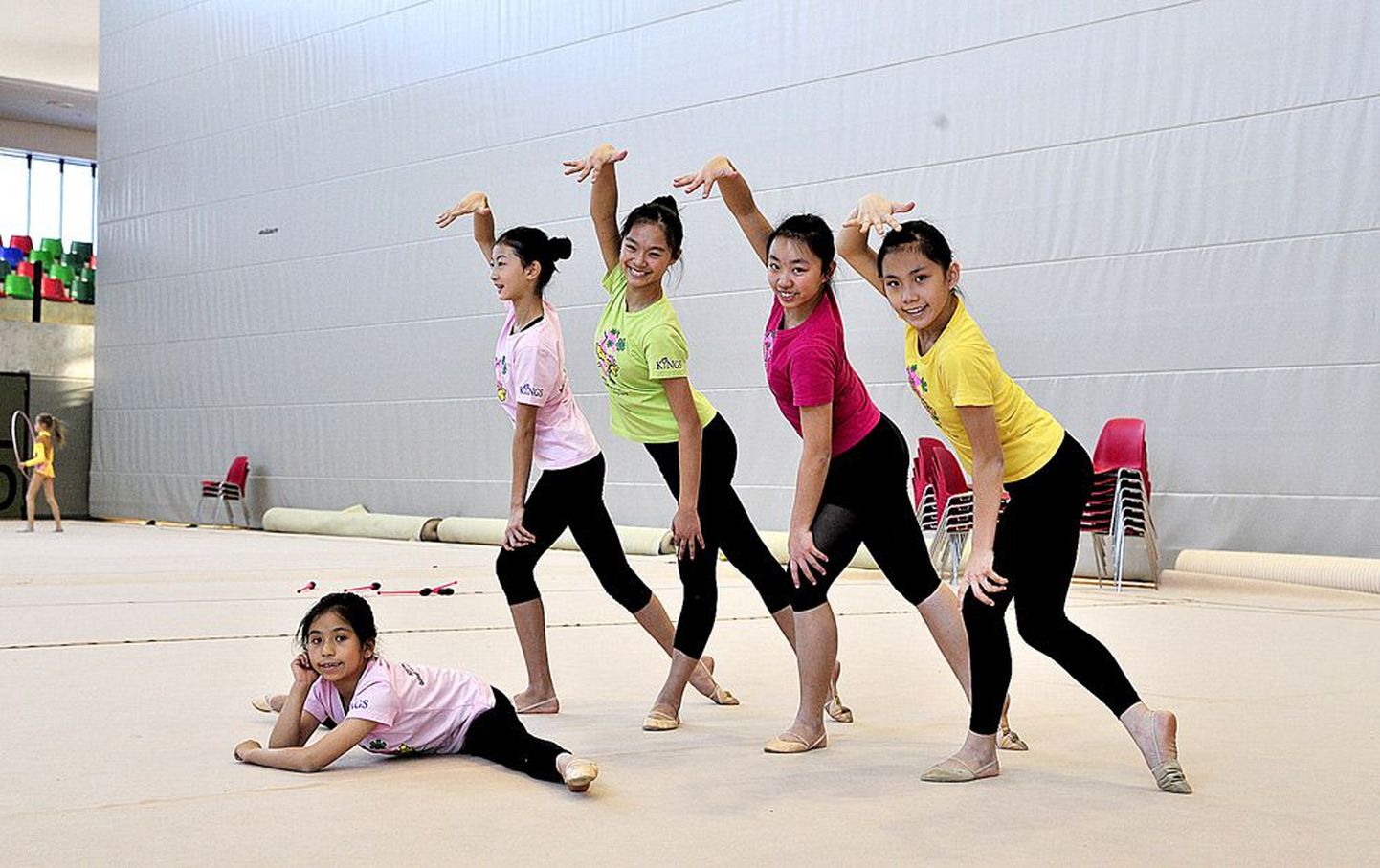Eile hommikul harjutasid Annelinna spordimajas homme algavaks võistluseks Hongkongi iluvõimlejad Cheung Wing Suen (vasakult), Minori Teramoto, Chu Lok Yee, Tam Wai Tsz ja Alison Beverly Chan.