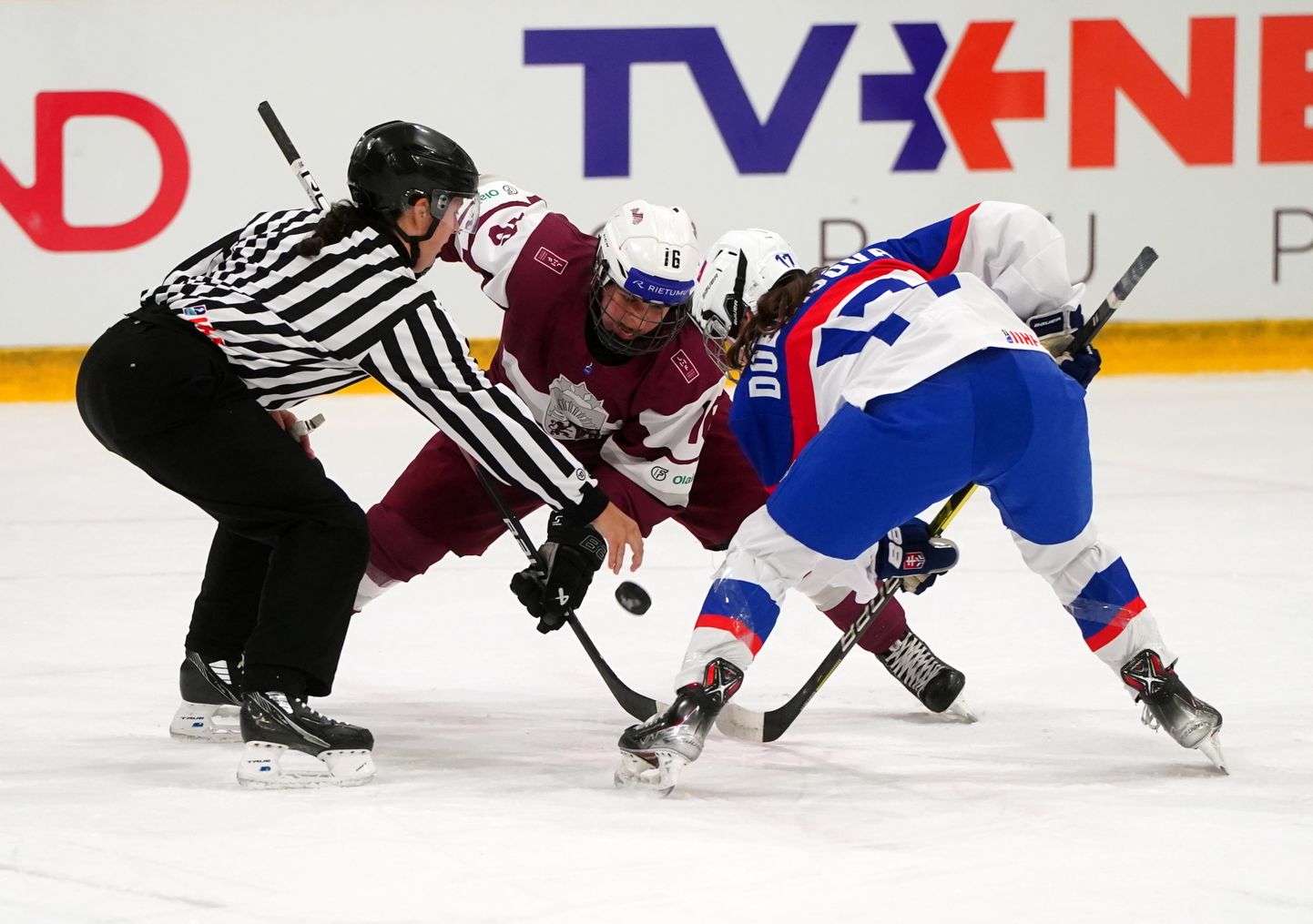 Sieviešu pasaules čempionāts hokejā "Volvo" ledus hallē, kurā tiekas Latvijas un Slovākijas valstsvienības.