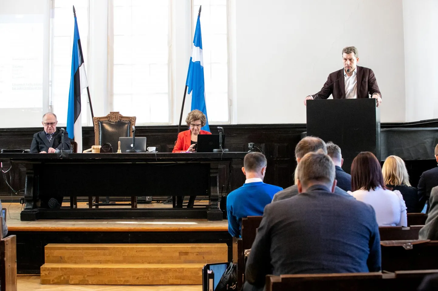 Linnapea Romek Kosenkraniuse umbusaldamise läbikukkumise korral võib oma koha kaotada volikogu esimees Andres Metsoja.