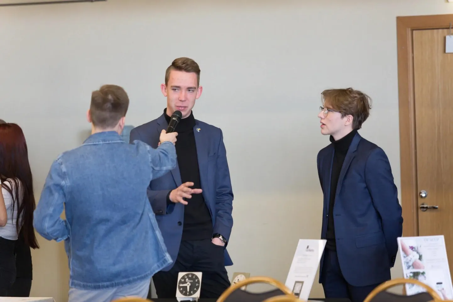 Õpilasfirma Parkens esindajad intervjuud andmas.