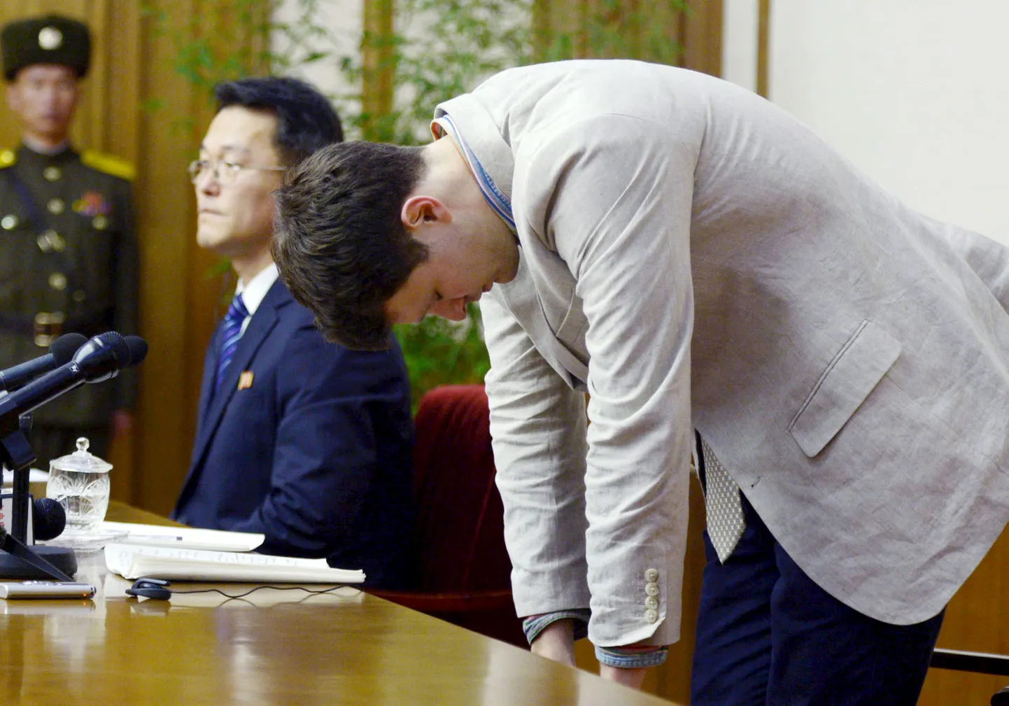 Frederick Warmbier pressikonverentsil