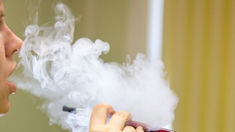 Riik sulgeb maitsestatud e-sigarettide turule tikkumise tagauksi