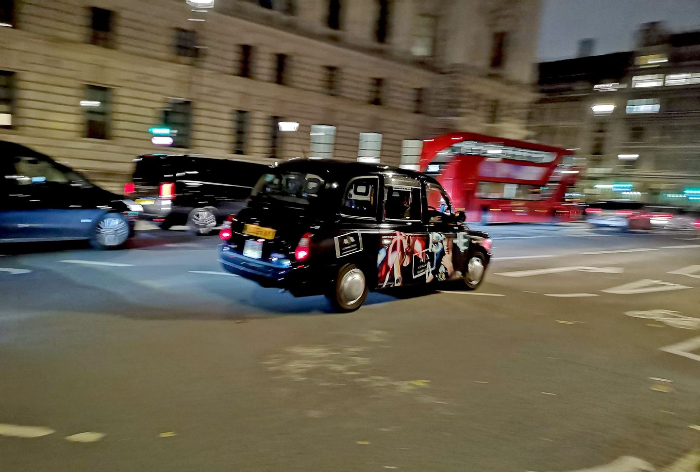 Londonas taksometrs naktī