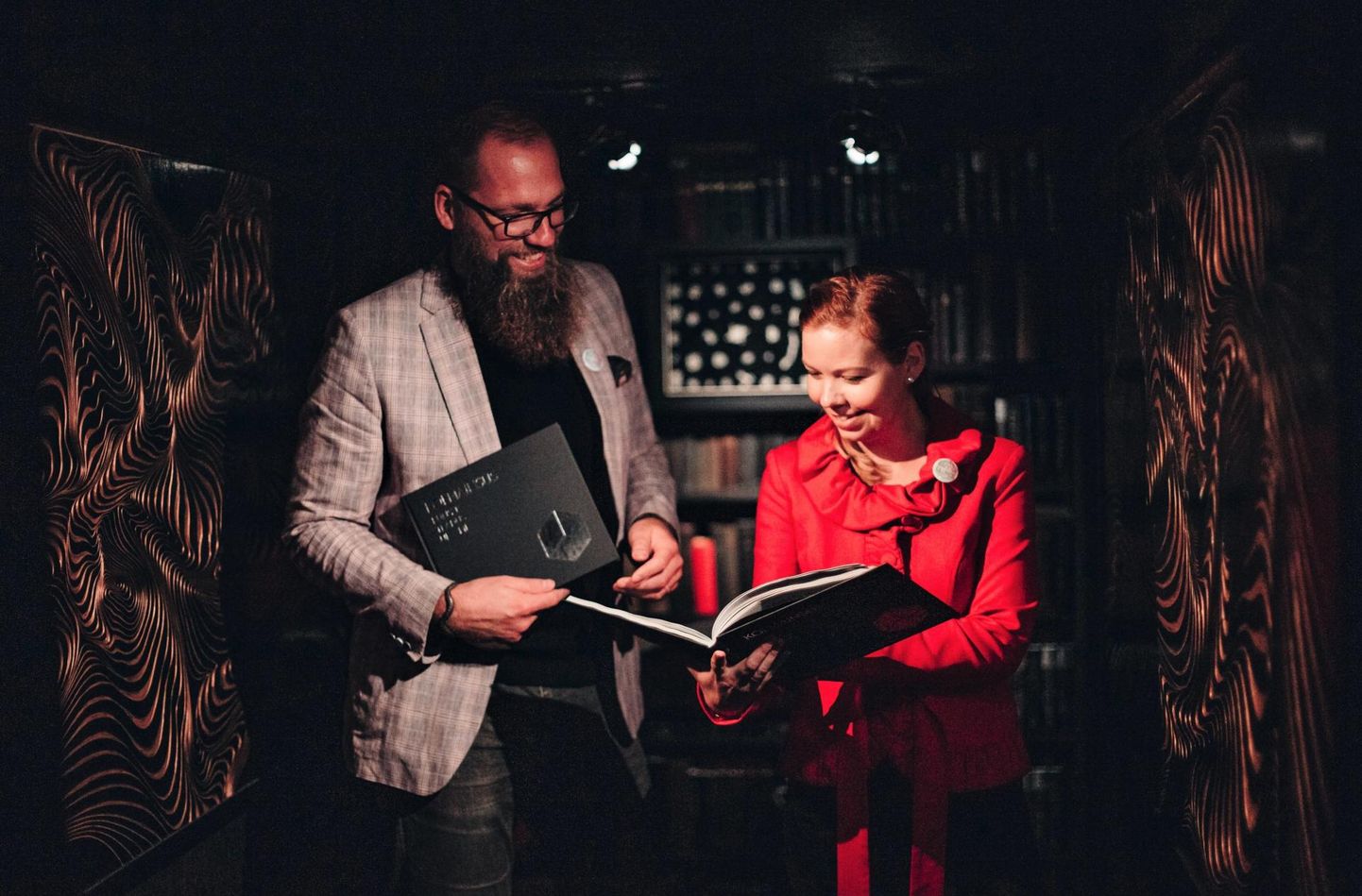 Teadlastest kunstikuraatorid Kaija Põhako-Esko ja Tõnu Esko on avanud värske raamatu.
