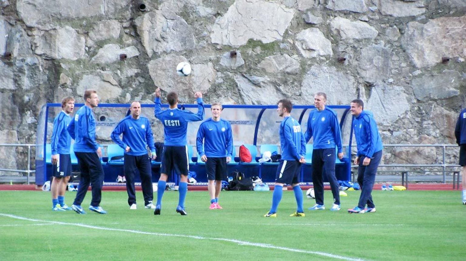 Pühapäeva õhtul Andorrasse jõudnud koondis tegi eile mängupaigas esimese trenni.