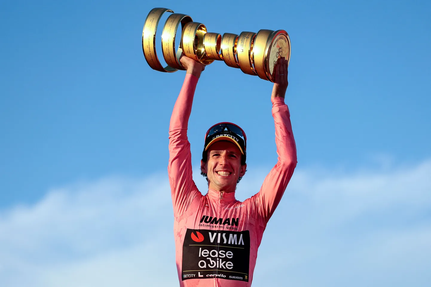 Simon Yates (Team Visma-Lease) võitis 108. Giro d'Italia.
