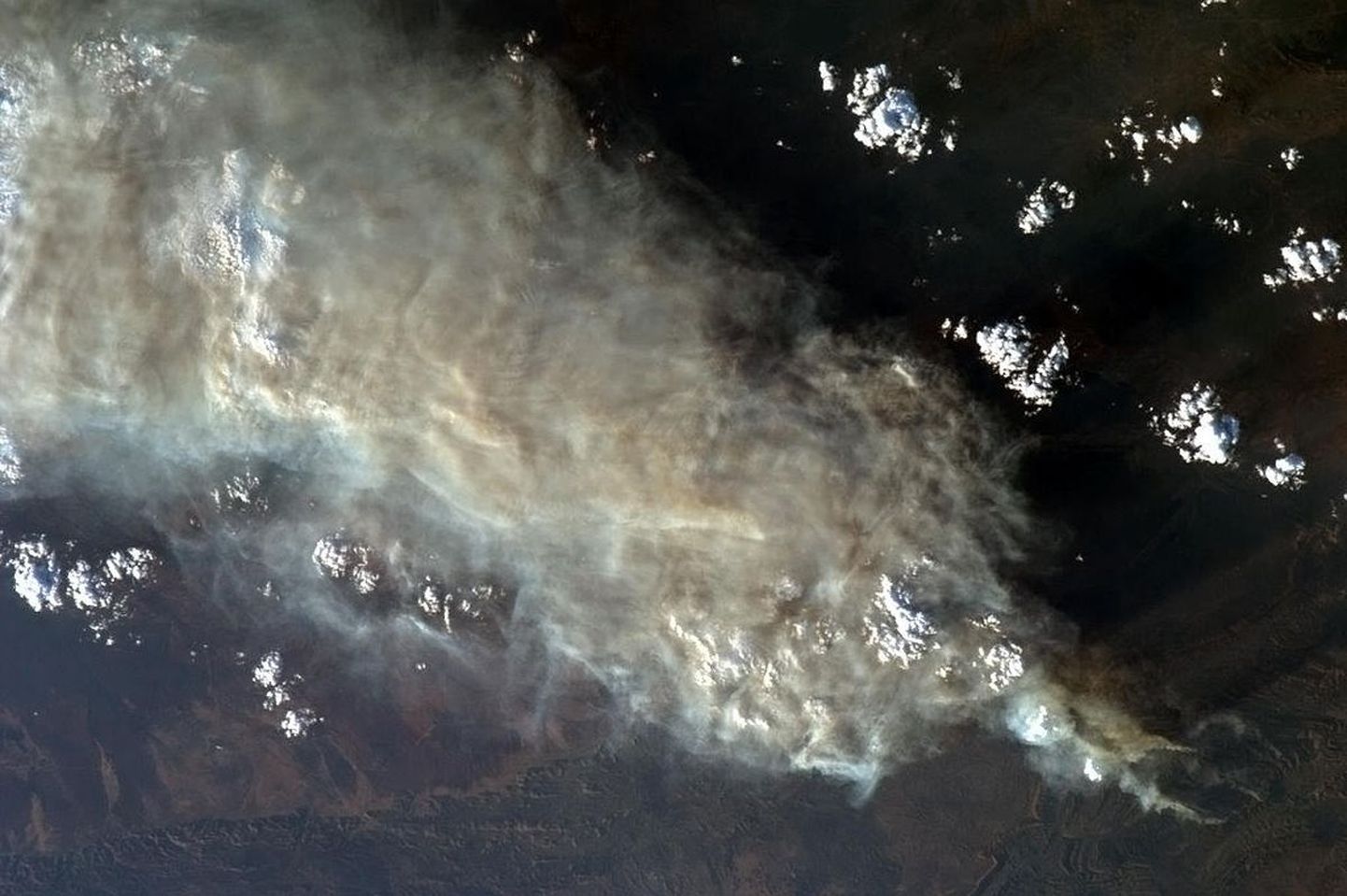 Astronaut Chris Hadfieldi tehtud foto Austraalia maastikupõlengust