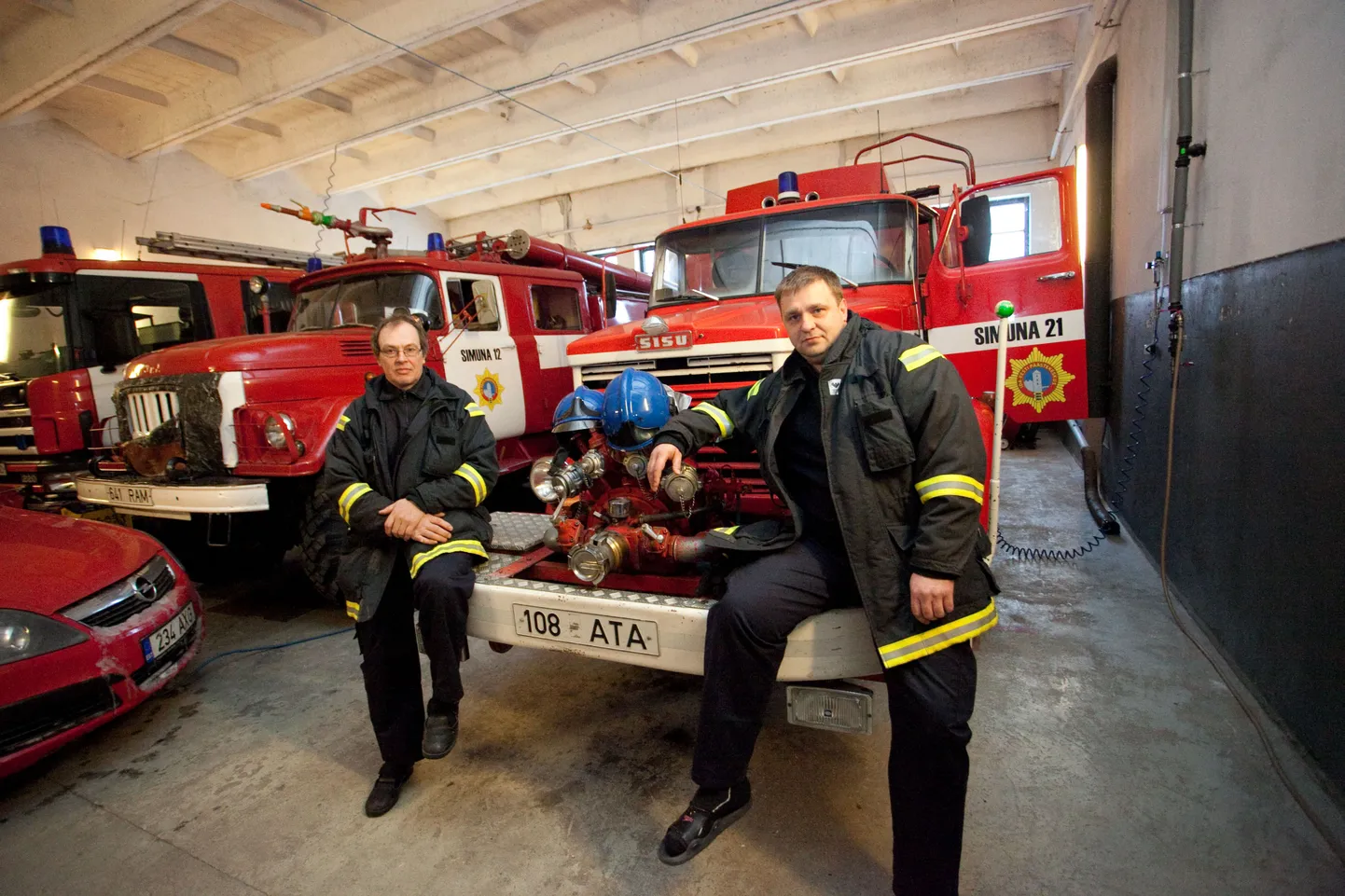 Simuna päästekomando suleti aasta alguses. Pilt on tehtud ajal , kui Simuna komando mehed Enn Aruvainu (vasakul) ja Valdur Kasemets olid tööl viimaseid päevi.