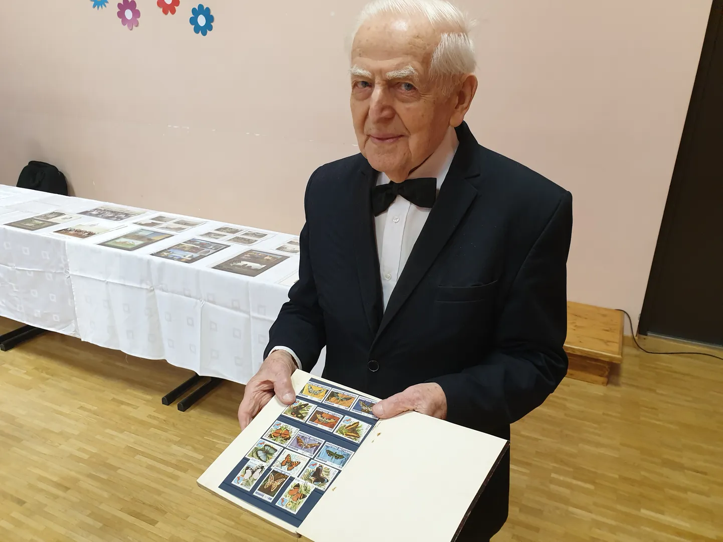KOGUJA: Henno Sepp on poisikesest saadik marke korjanud. Kuid mitte ainult – koguda võib peaaegu kõike – kasvõi mälestusi.