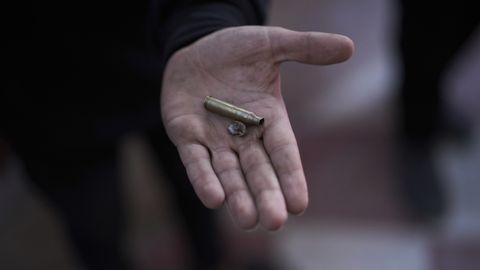 Kriminalistid leidsid nutika nipi, kuidas tulistatud kuulidelt sõrmejälgi leida