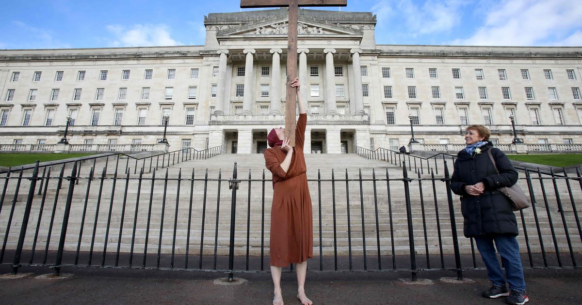 Põhja-Iirimaal tühistati homoabielude sõlmimise ja abordikeeld