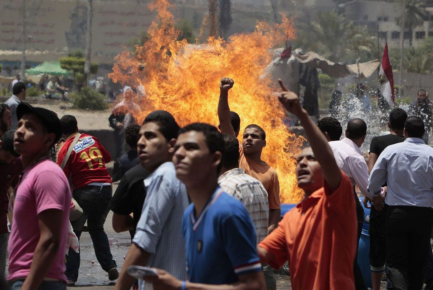 Kohtuotsuses pettunud meeleavaldajad eile Egiptuse pealinnas Kairos.
