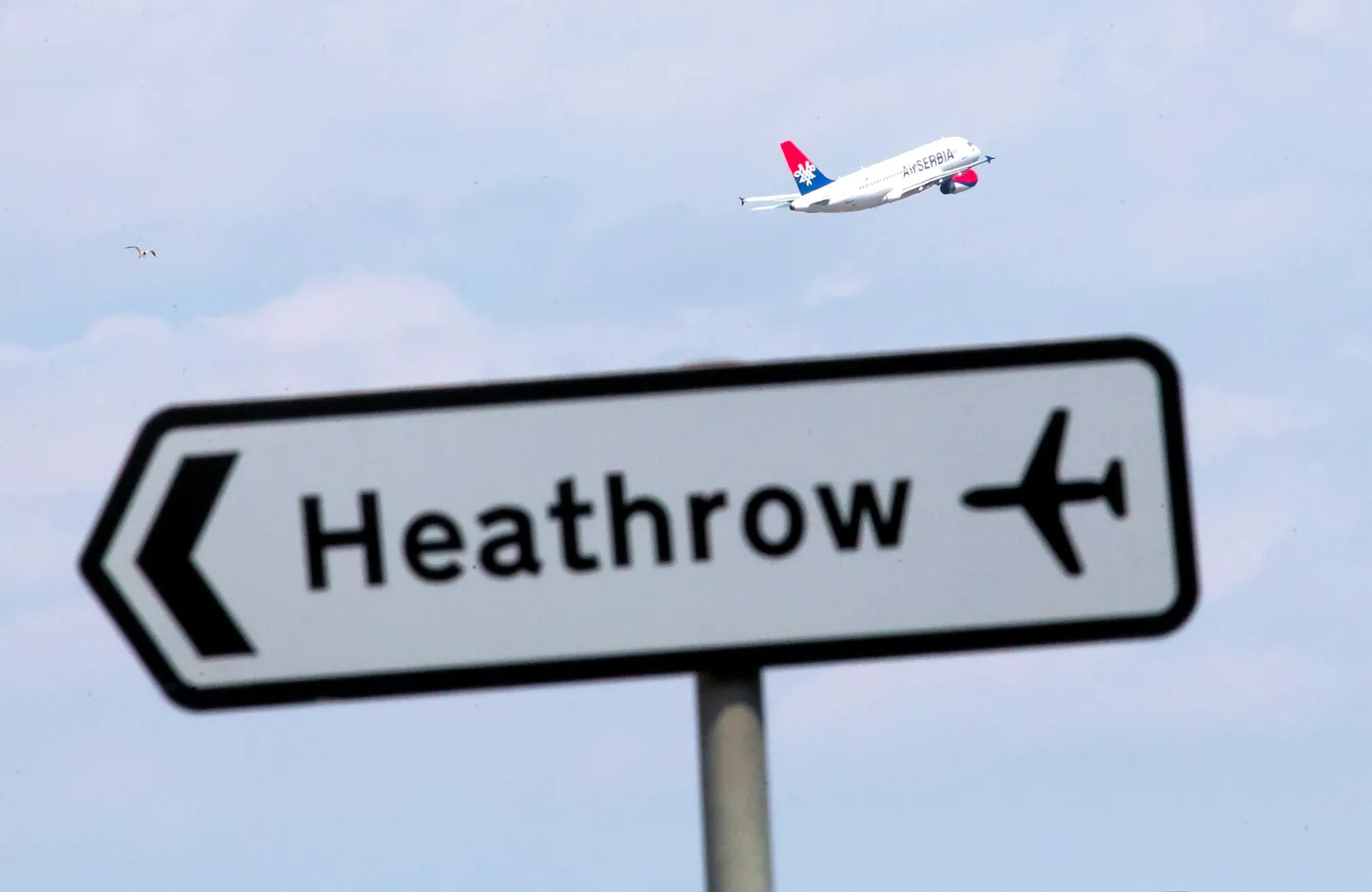 Heathrow lennujaama teeviit.
