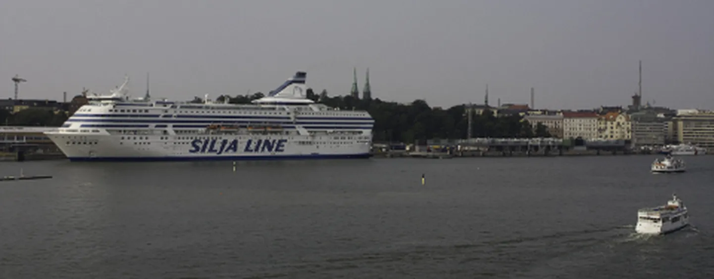 Ühest linnast teise kulgevad Eesti ehitajad avastavad Soomemaad tööandja kulul, kes sõidu kinni maksab.