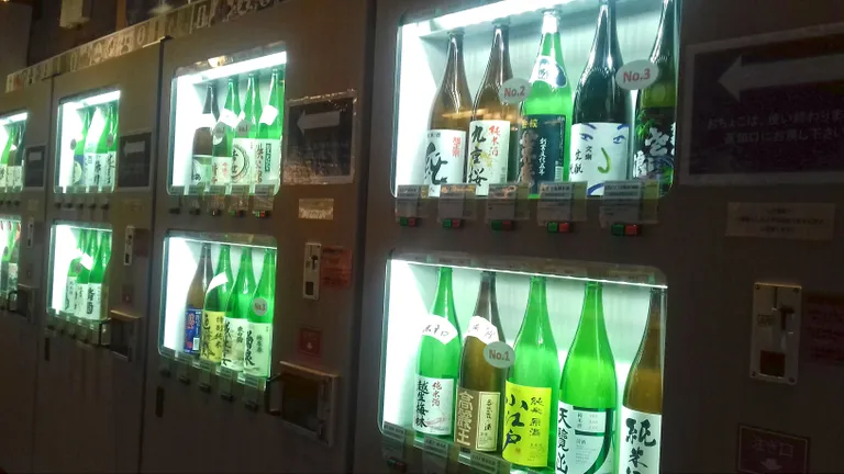Sakeautomaadid Kawagoes, mis müüvad kohalike pruulijate toodangut.