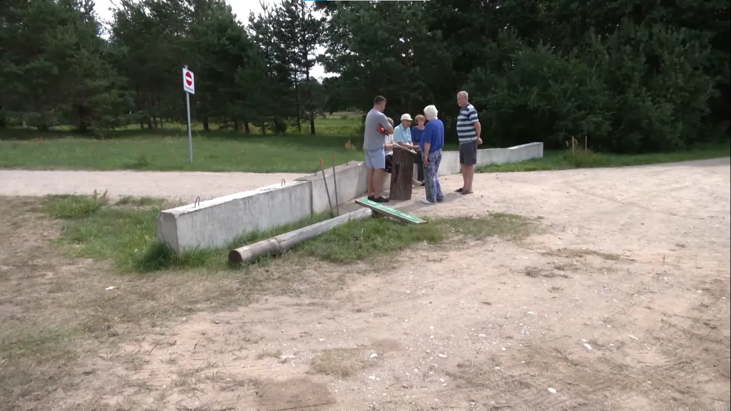 Под Талси местный житель "отрезал" деревню от внешнего мира
