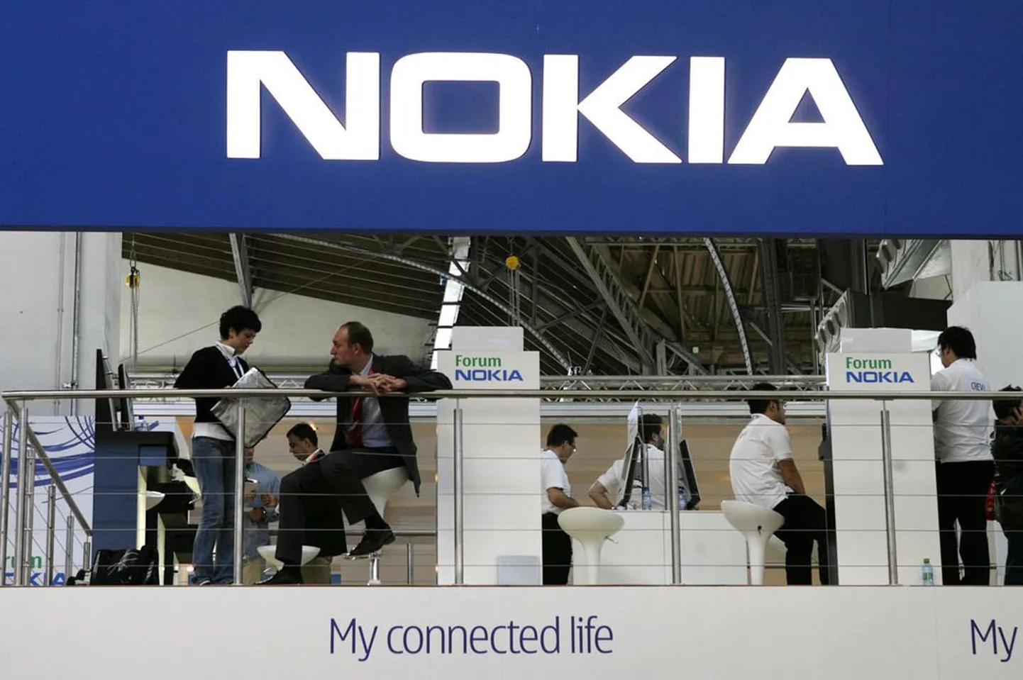 Neivelt arvas, et kui Soomes poleks majanduslangust olnud, võiks Nokia ikka veel kummikuid toota. Pildil Nokia näituseboks Barcelona mobiilimessil.