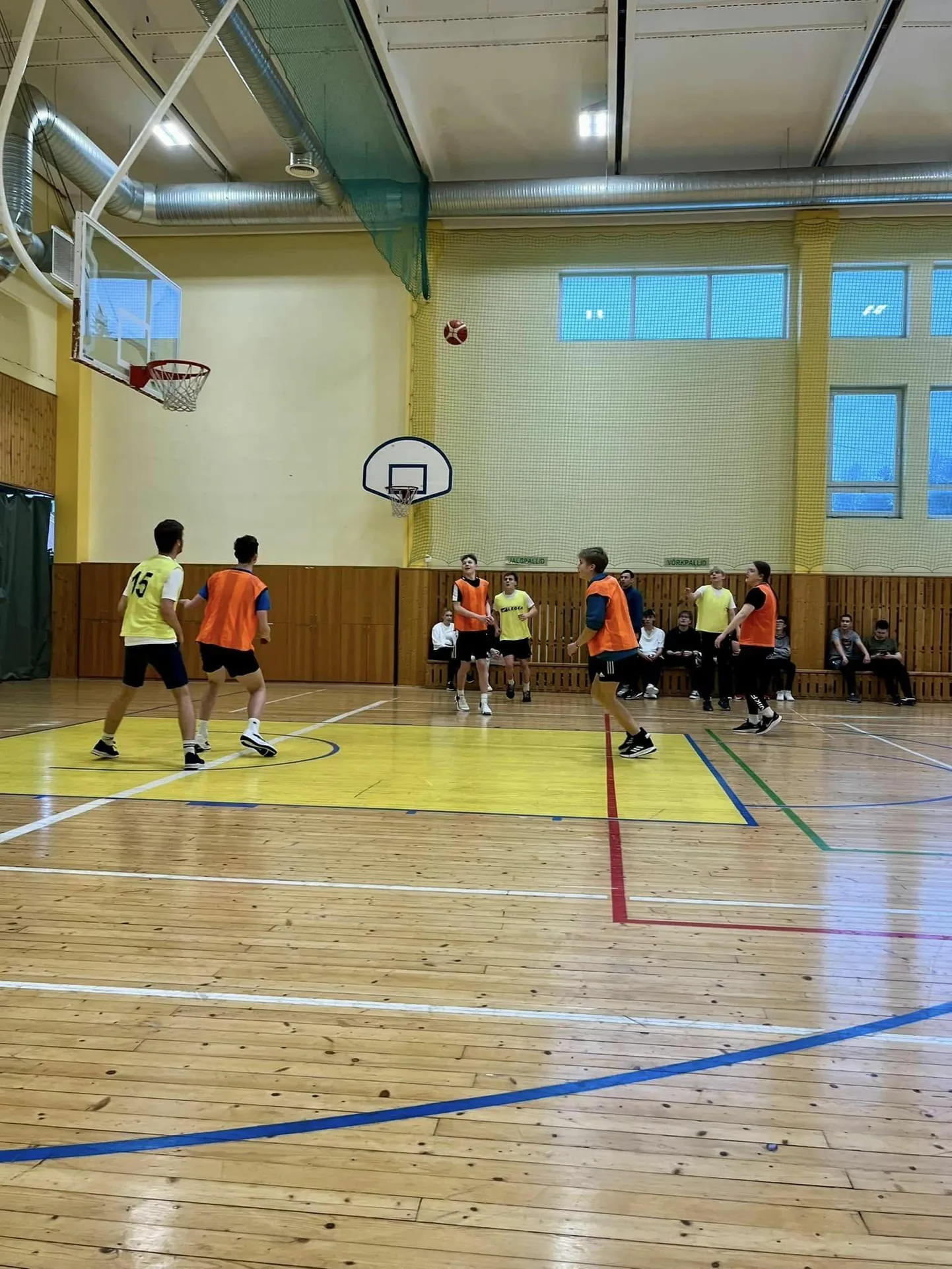 Jaanuaris peeti Türi ühisgümnaasiumi võimlas maha suur kossulahing. Nüüd tuleb mõnda aega oodata, enne kui seal jälle sportida saab.