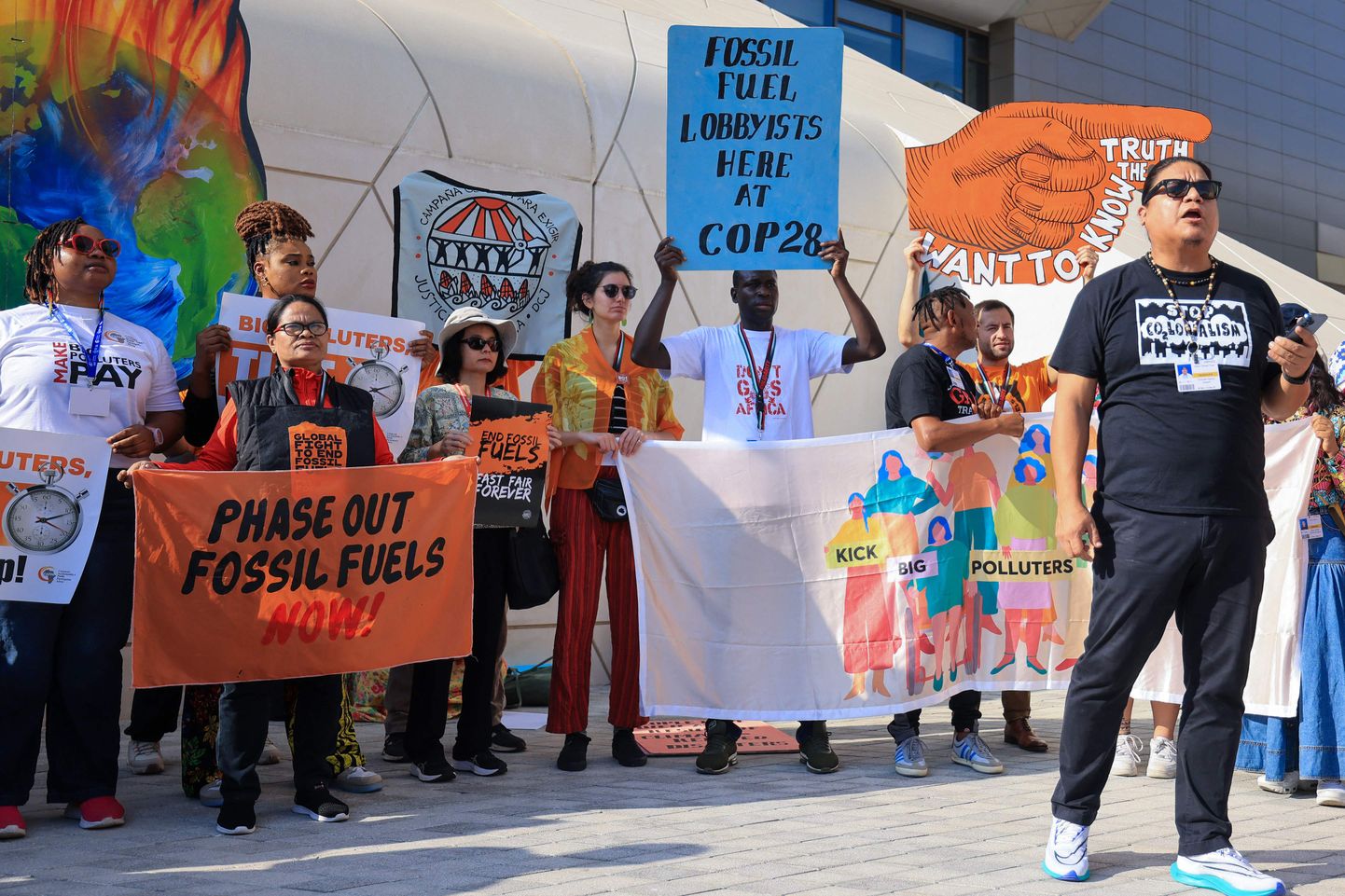 Aktivistid nõuavad Dubais ÜRO kliimakohtumisel fossiilkütustest loobumist.