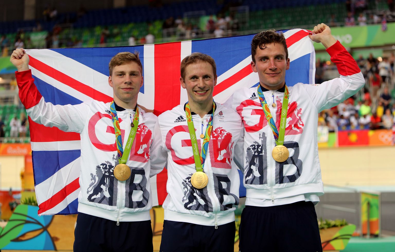 Trekisõidust on olümpiamängudel saanud brittide üks leivanumbreid. Pildil poseerivad kuldmedalitega meeskondliku sprindi olümpiavõitjad Philip Hindes, Jason Kenny ja Callum Skinner.