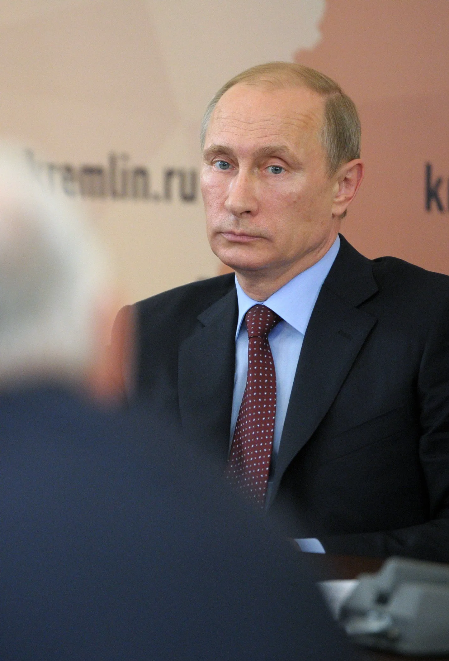 Kiiev ei tohi jätkata sõjaväeliste operatsioonidega Ida-Ukrainas, ütles Venemaa president Vladimir Putin.
