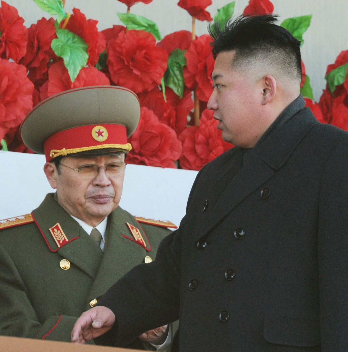 Kim Jong-un (paremal) ja Jang Song-thaek