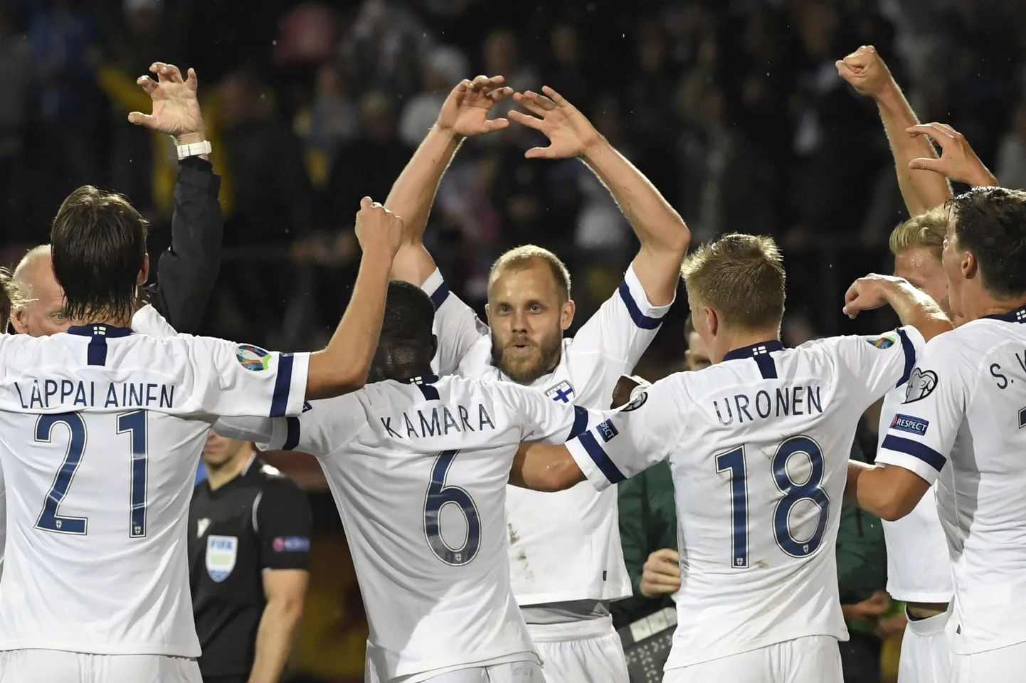 Teemu Pukki (keskel) ja tema kaaslased kirjutasid ennast 2019. aasta sügisel igaveseks soomlaste südametesse – esmakordne pääs EMi finaalturniirile oli tõsiasi