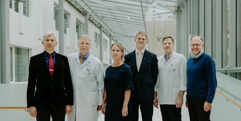 Tartu ülikooli kliinikumi valdkonnajuhid on doktor Sven Janno, professor Aare Märtson, professor Külli Kingo, professor Margus Punab, doktor Alar Irs ja doktor Jaan Sütt.