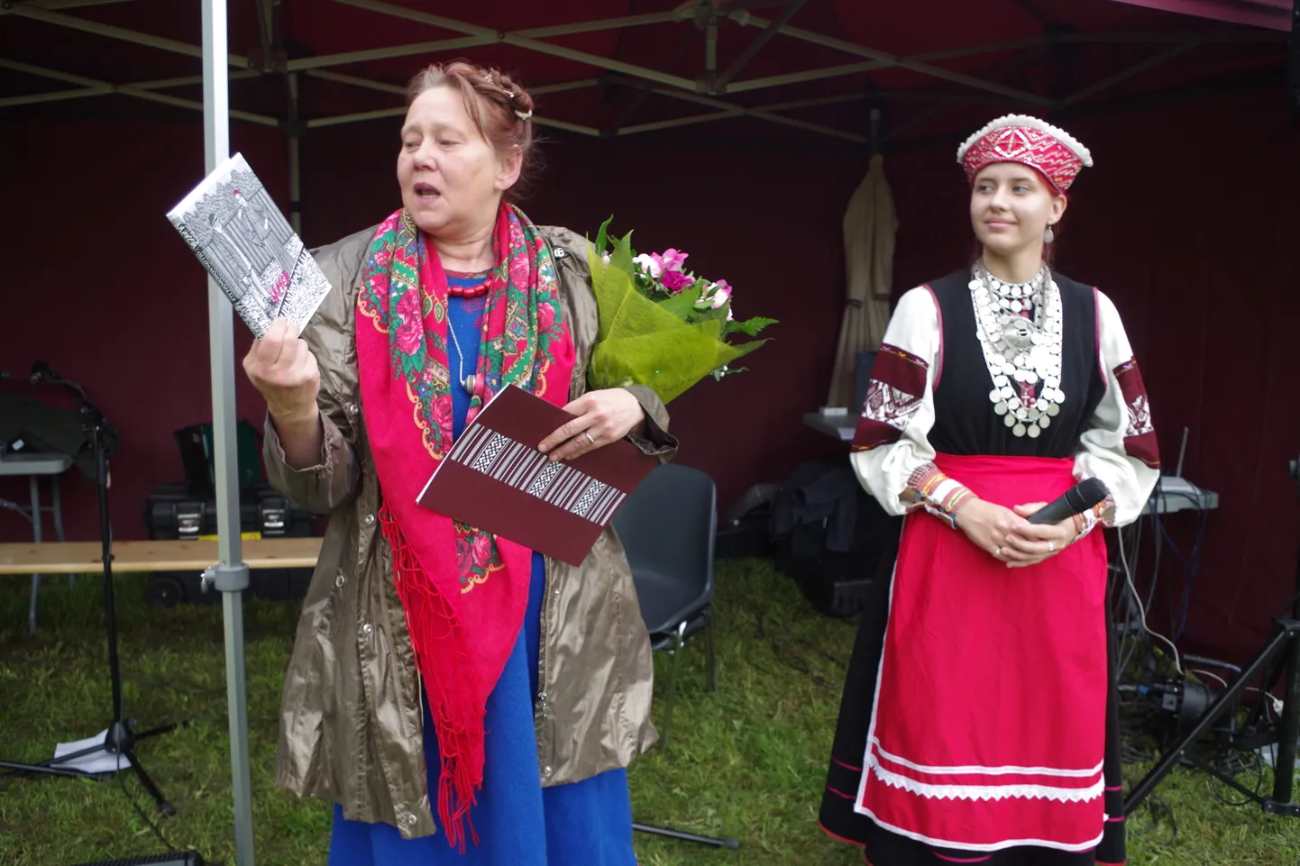 Jutukogumikuga „Ollipanõhõpõpääle“ pälvis näitleja ja poeet Merle Jääger tänavuse Setomaa valla Hilana Taarka omakultuuri preemia.
