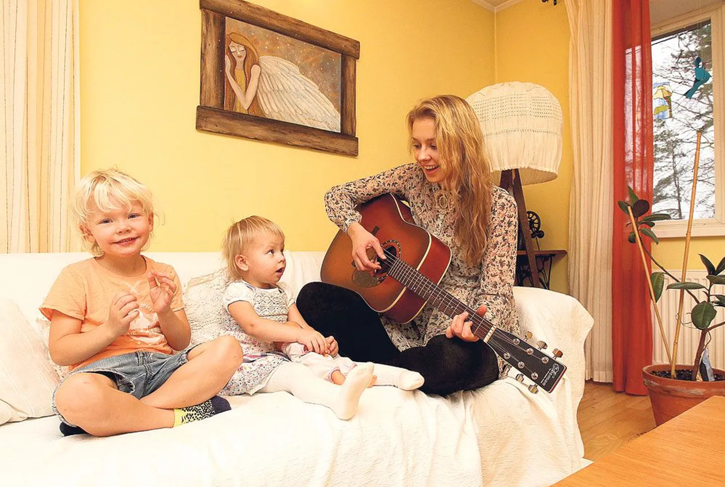 Ka Airi Liiva lapsed on musikaalsed. Pojad Rain ja Raul (pildil vasakul) armastavad laulda, kuid kaheaastasel Liisal (keskel) on ema arvates muusika järele tõeline tung ja vajadus.